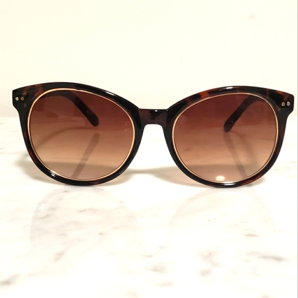 Adrienne Vittadini Accessories - Adrienne Vittadini Sunglasses with Golden Trim